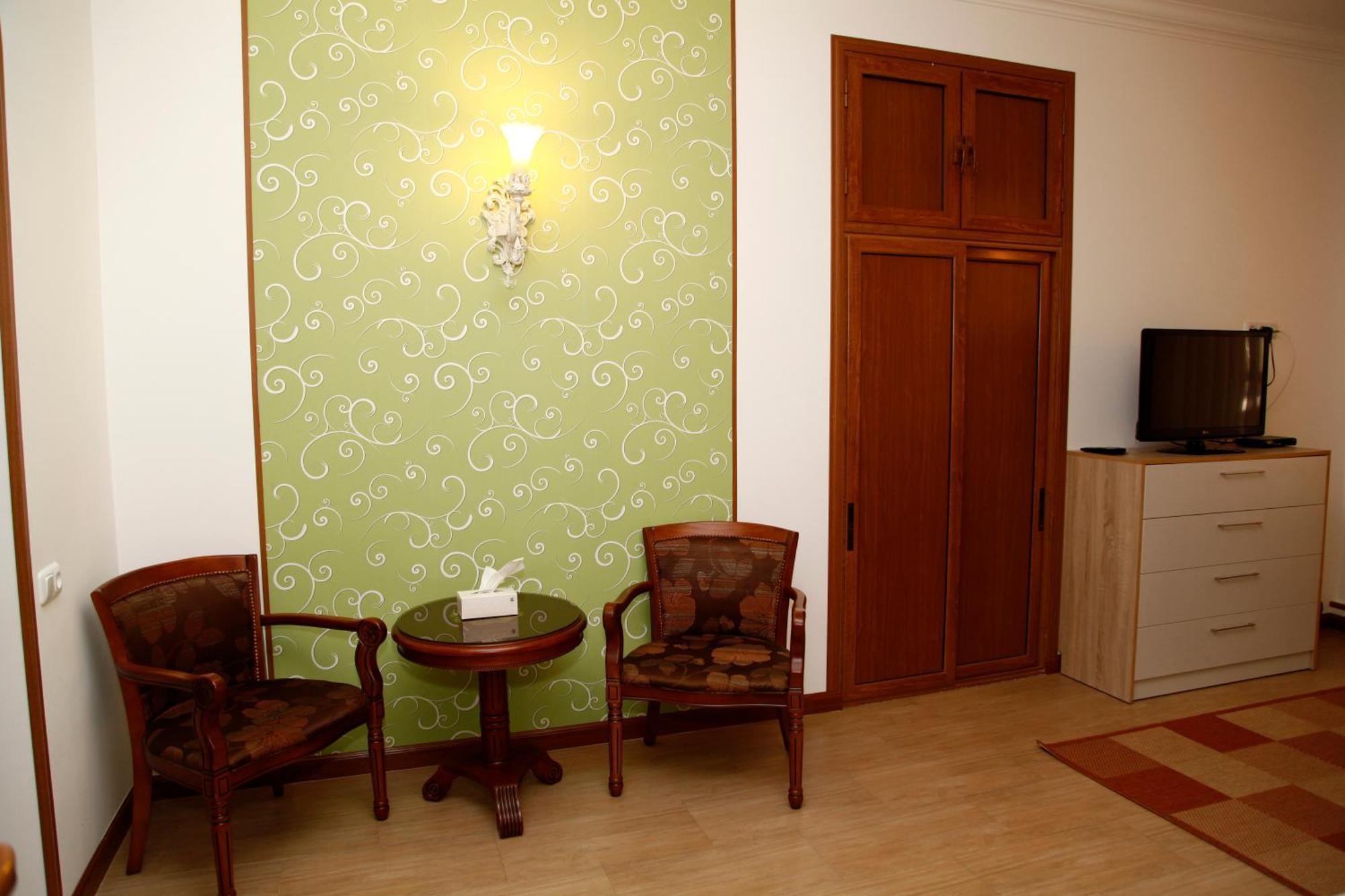 Azoyan Guest House Ereván Habitación foto