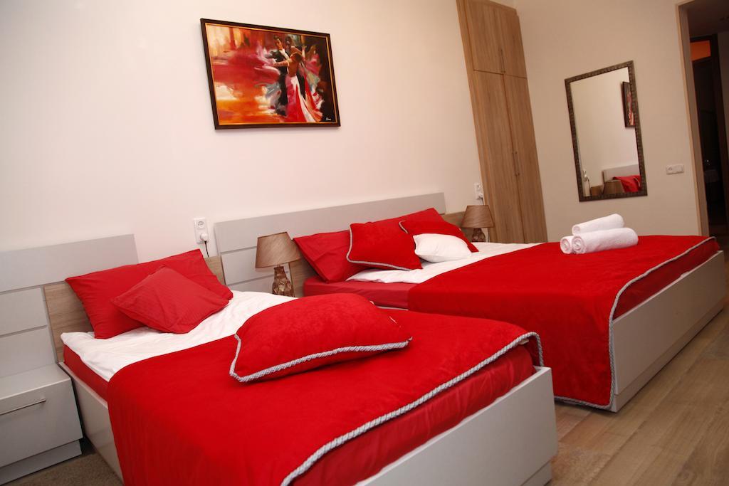 Azoyan Guest House Ereván Habitación foto