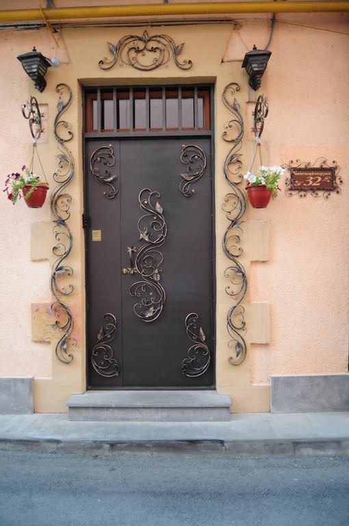 Azoyan Guest House Ereván Exterior foto